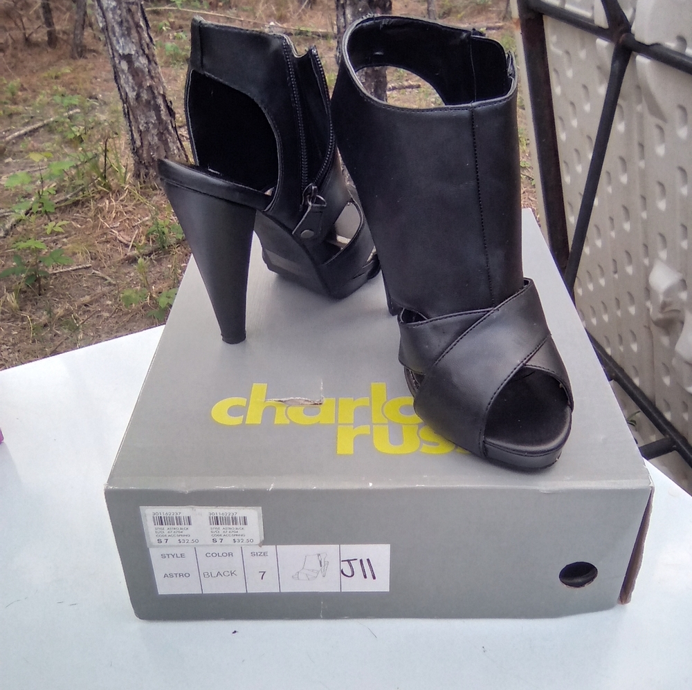 Heels - Picture 3 of 3